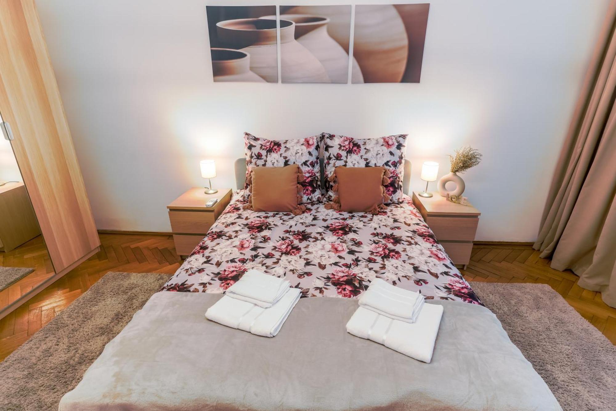 Ultracentral Golden Gatehouse 3 Bdrm 부쿠레슈티 외부 사진